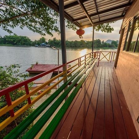 Golden Dragon Kanchanaburi Luaran gambar
